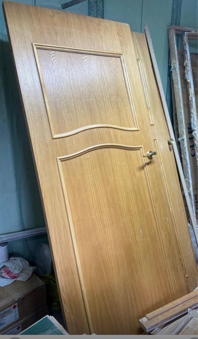 Продам двери и паркет