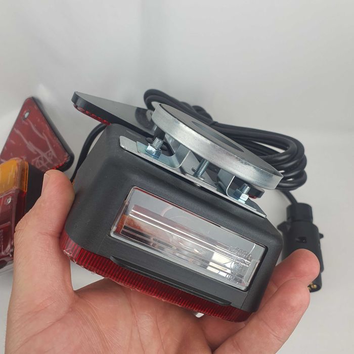 Lampa-2 Lampi cu Cablaj si Bec Clasic+Triunghi-Remorca-Trailer-Stopuri