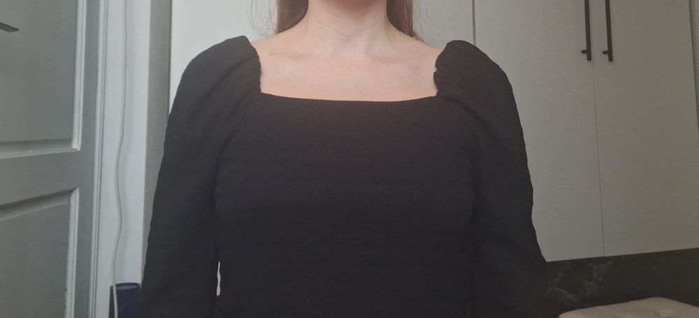 Черна блуза с дълъг ръкав HM