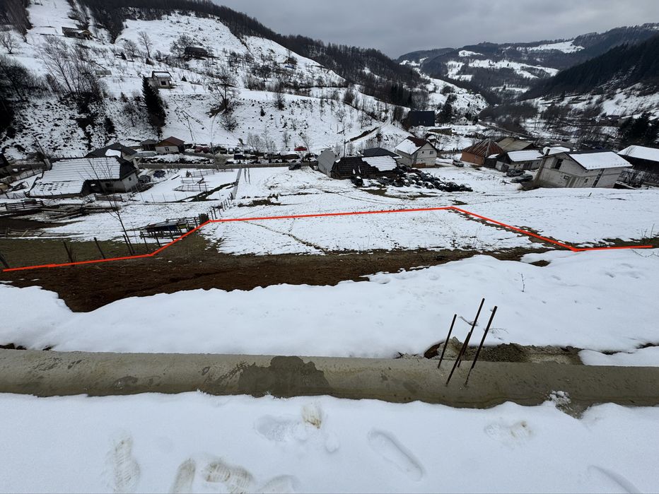 Teren 1200 mp + Proiect Casa (Radier finalizat)+ materialele incluse.