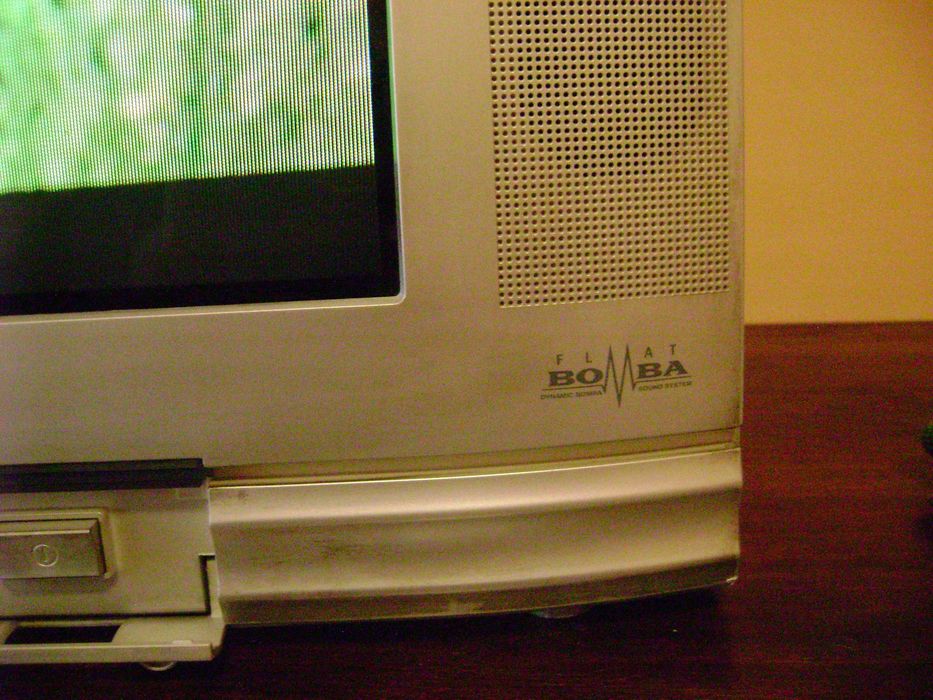 Телевизор Тошиба с четри говорителя 105 w и още 5бр