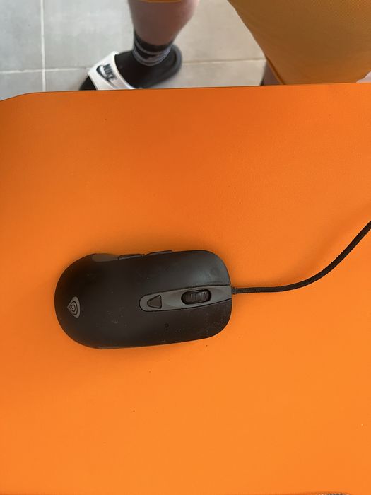 Продавам мишка клавиатура слушалки и малспад