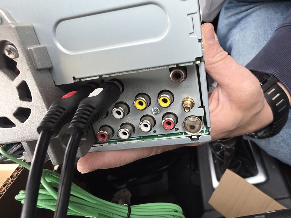 Продавам Pioneer DMH-A3300DAB