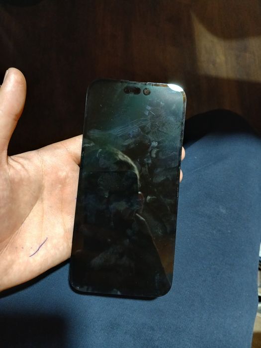 Iphone 14 pro max ekrani bor yechma