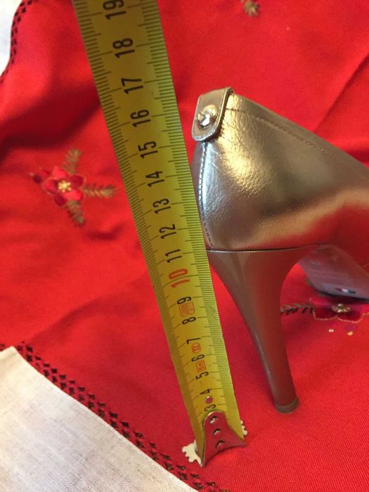 Елегантни кожени обувки