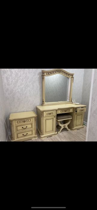 Шифоньер и камод с зеркалом