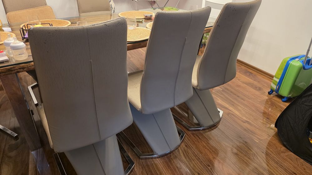 Стол за претапициране!