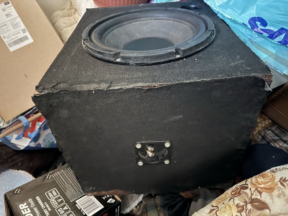 Продавам Бас каса 12ка