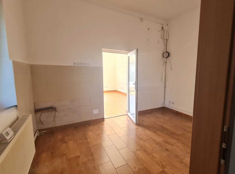 Spatiu comercial 110mp vitrine stradale de inchiriat