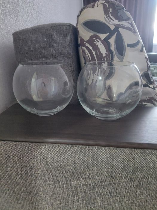 Продам стеклянные вазы.