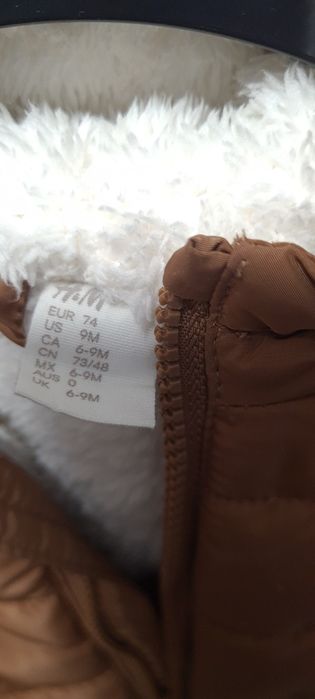 Vând combinezon bebe mărime 74 H&M