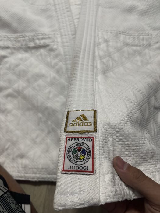Продается кимоно adidas