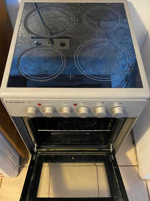 Електрическа готварска печка Crown с керамичен плот