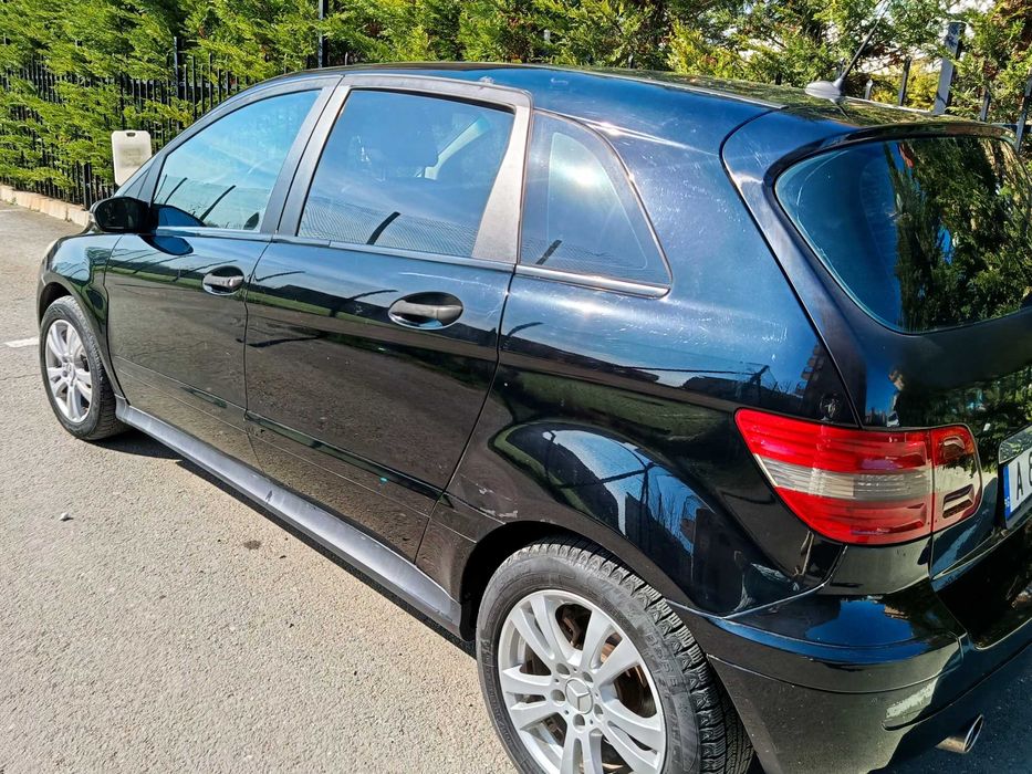 Продавам Mersedes B180
