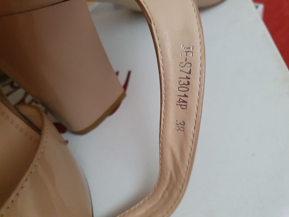 Продам босоножки 38 разм