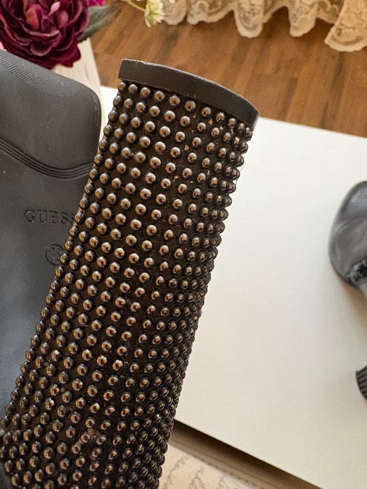 Ghete Guess piele naturală