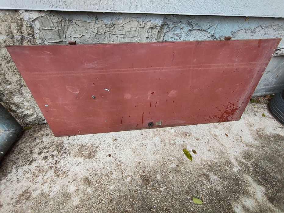 Плътна метална врата