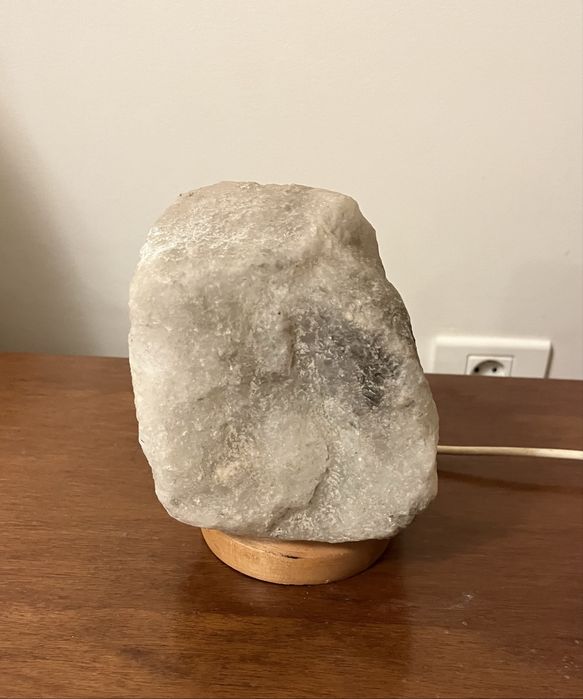 Veioza din bloc de sare naturala, de culoare alba