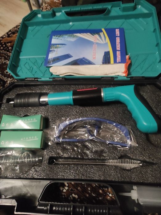 Продам строительный пистолет