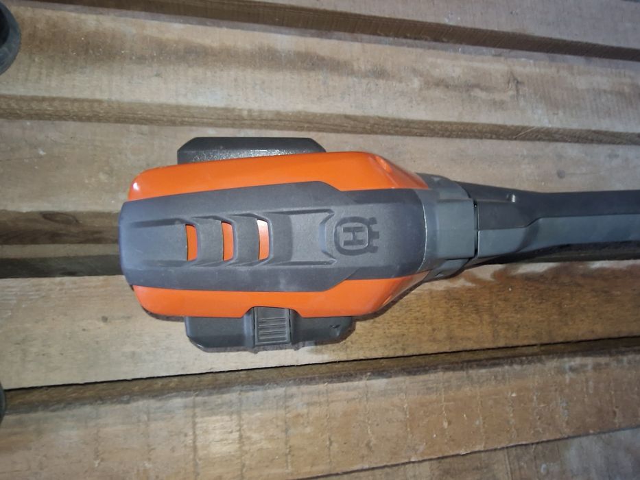 Vând moto coasa husvarna noua nefolosita niciodată