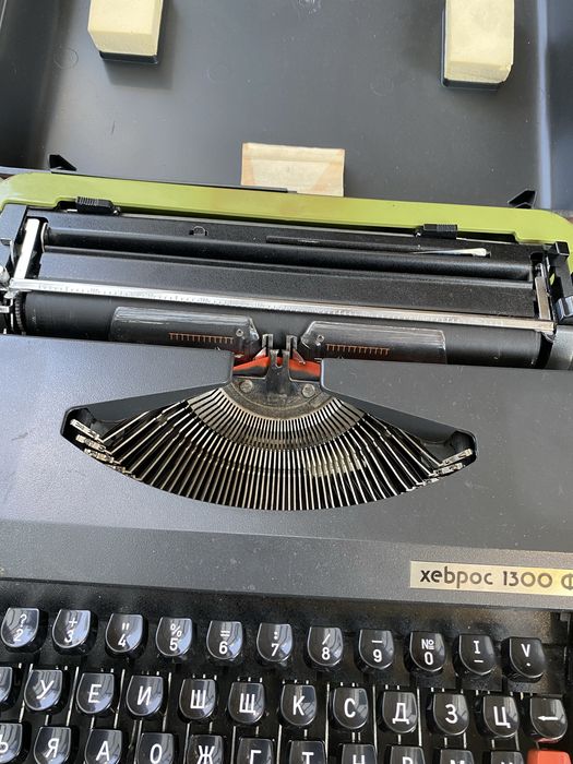Пишеща машина с куфарче