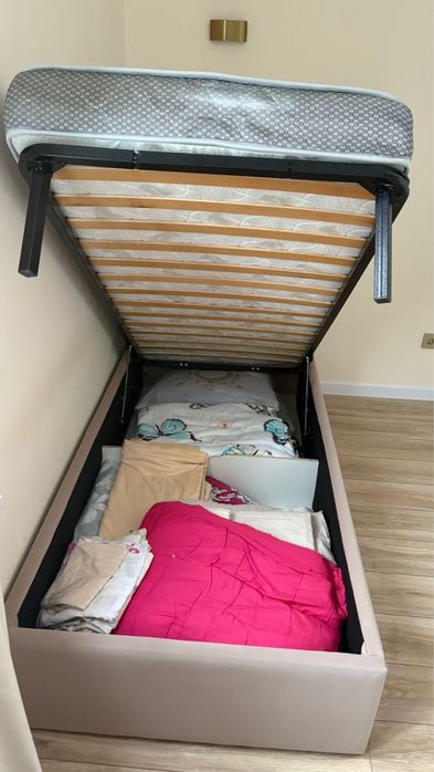 Кровать для спальни