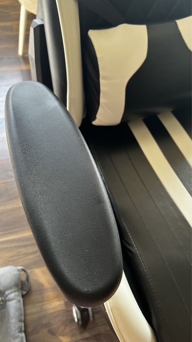 Игровое компьютерное кресло