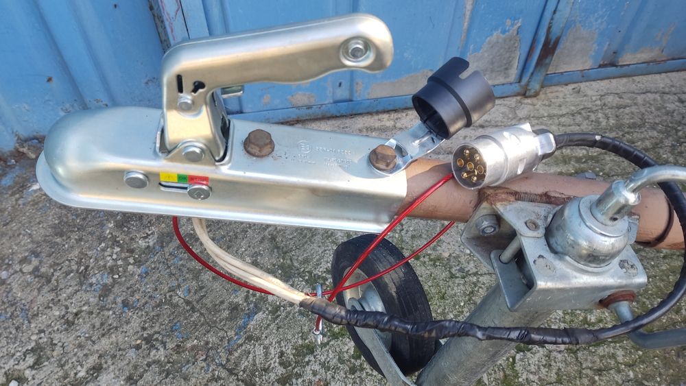 Надуваема лодка 3.70 с регистриран колесар и Ел. котва