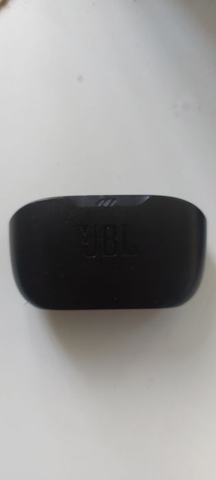 Продам в отличном состоянии наушники JBL