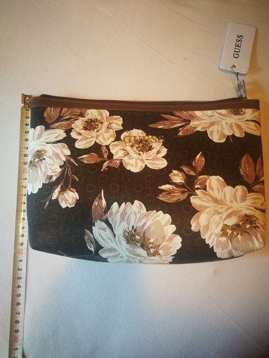Нов дамски несесер guess