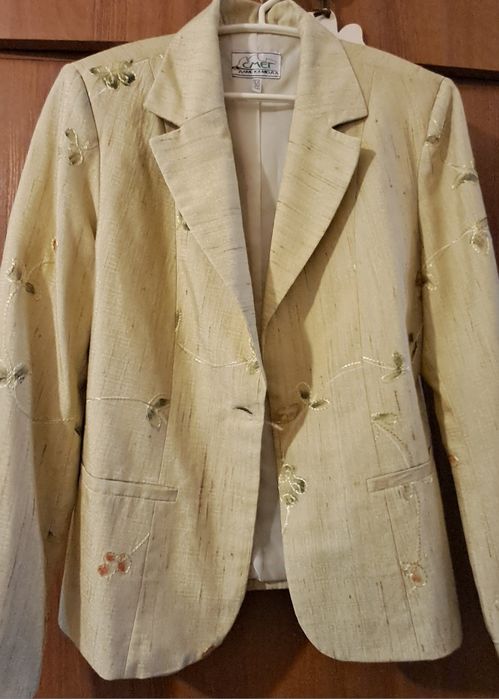 Две красиви дамски сака