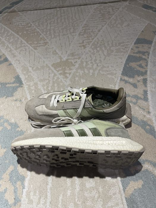 Стильные кроссовки Adidas