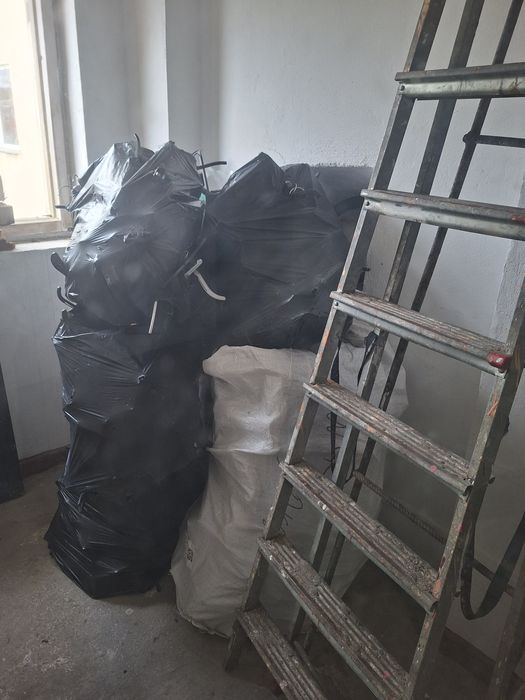 Vand 6 buc. de sacii cu umerașe 250 lei