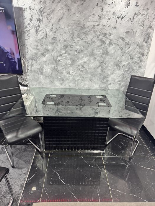 Masa moderna cu blat de sticla cu 4 scaune