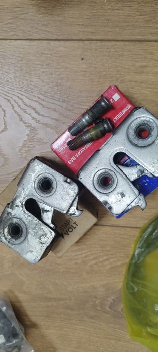 Продам замки 1000 ; датчики 500 гитара дворника