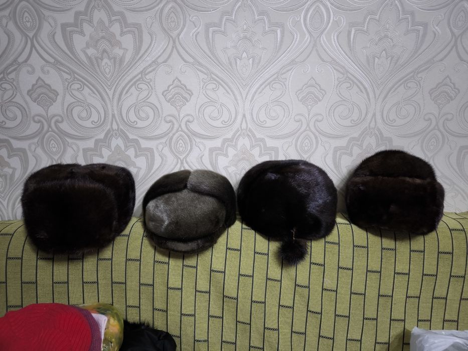 Продам Шапки зимние