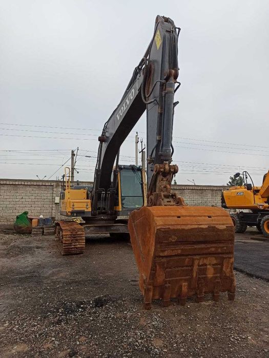 Продам экскаватор VOLVO 210 ec blc