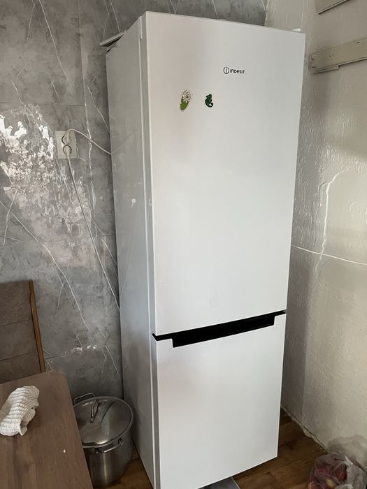 Холодильник Indesit