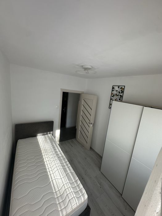 Apartament 3 camere de închiriat
