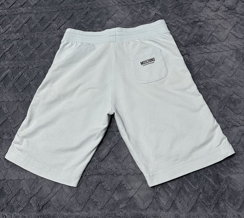 Pantaloni Scurți Moschino  – Mărimea XL – Stare foarte bună