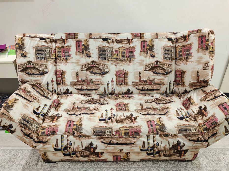 Продается диван.