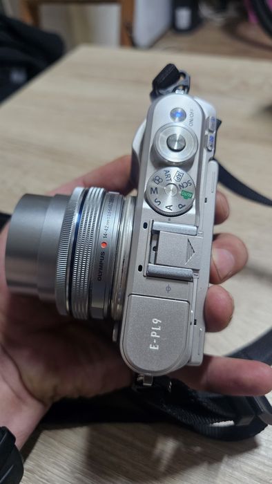 Olympus mirrorless  EP L 9