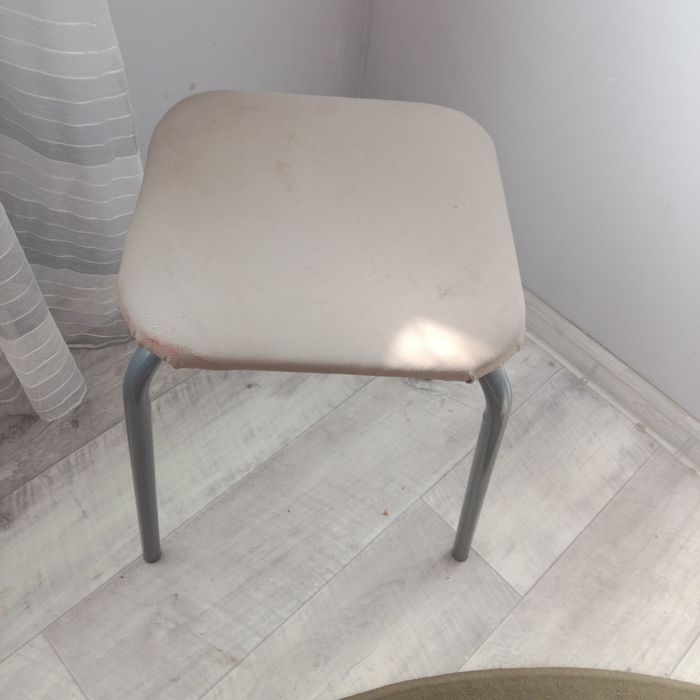 Табурет бар Акшакурда.