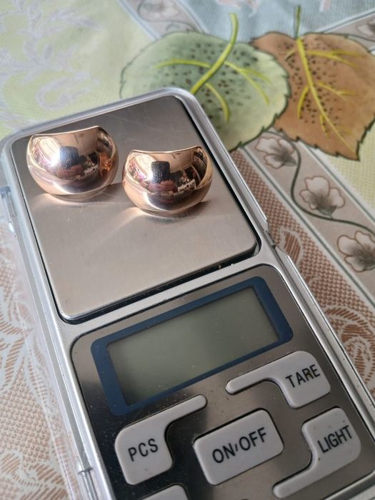 Продам золотые серьги  4гр