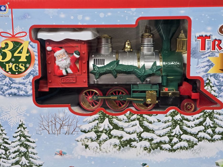 Огромный новогодний поезд со светом и звуком