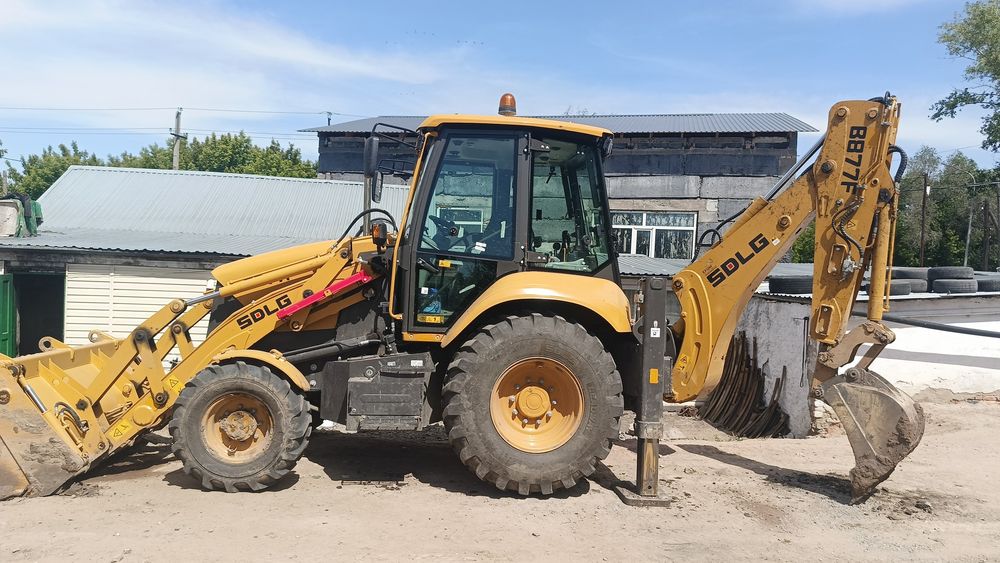 Экскаватор- погрузчик 3в1