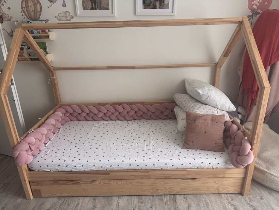 Pat montesori cu inca un pat jos
