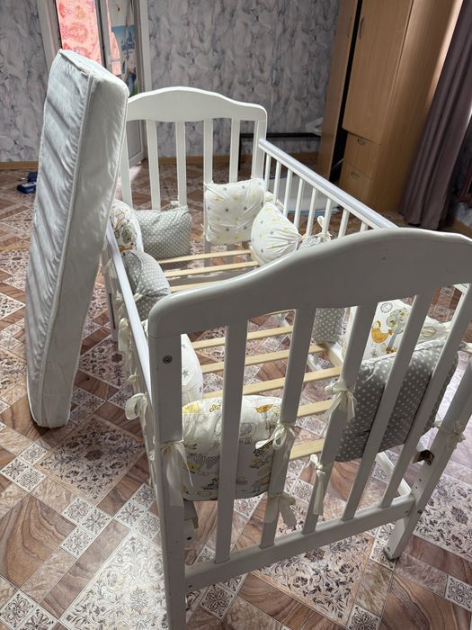 Продам детскую кроватку