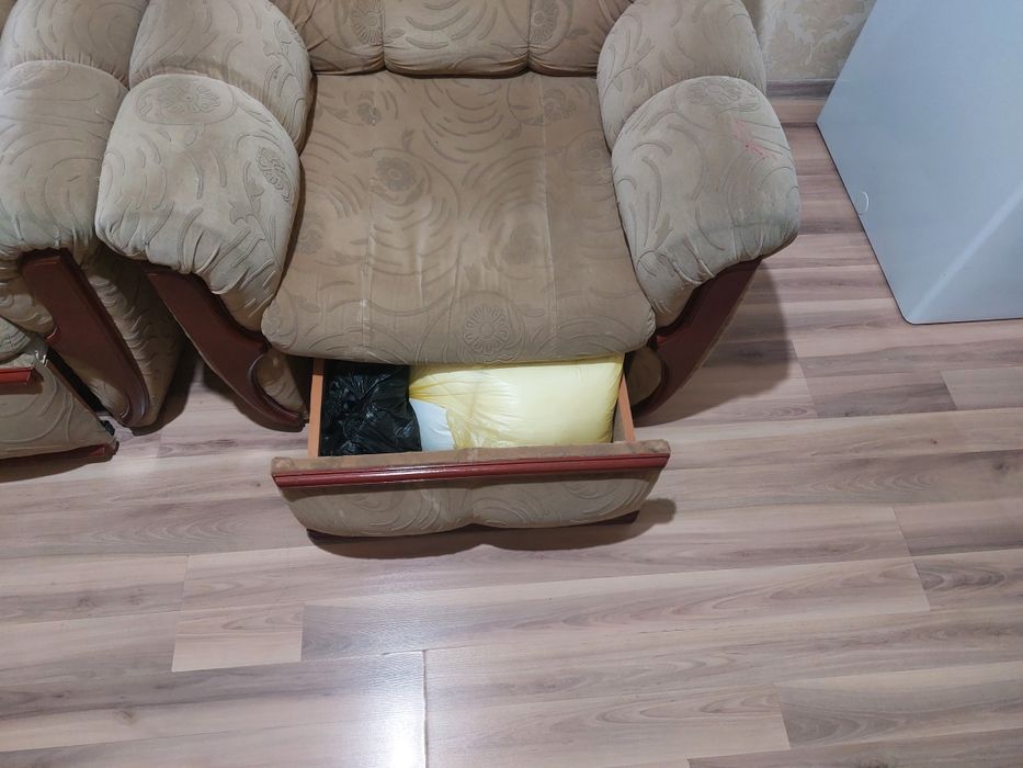 Продаю диван с креслом