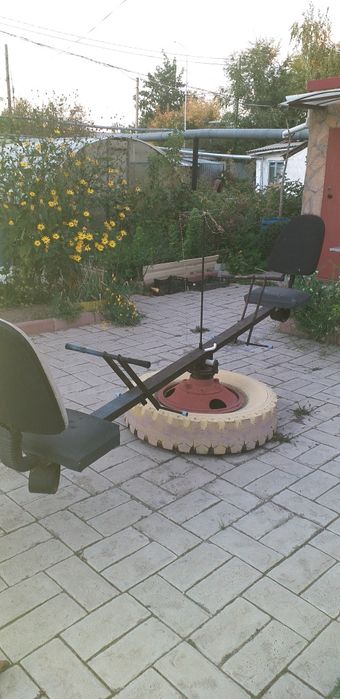 Карусель,качеля.